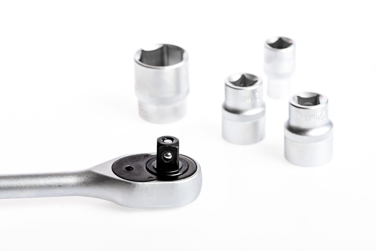 Ratchet wrench with mirror-polished chrome vanadium hand sockets